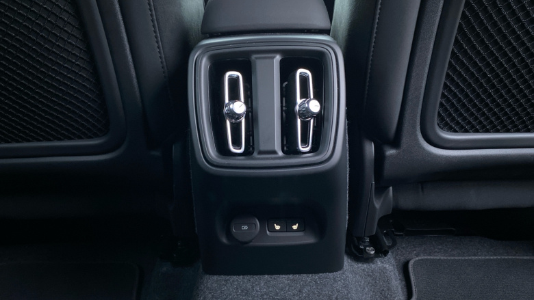 Volvo XC40 2.0 B3P Plus Black Edition 5dr Auto Petrol Estate